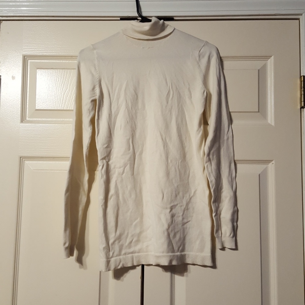 Gap Maternity lightweight turtleneck sweater